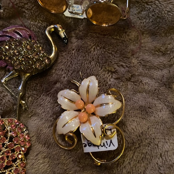 Wonderful lot of designer vintage pins  great assortment of high quality pins - Picture 4 of 8